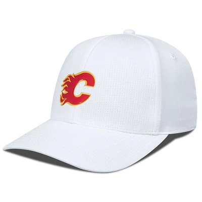 Casquette ajustable structurée Zephyr Insignia Core pour homme des Flames de Calgary de Levelwear, blanche