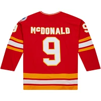 Mitchell & Ness Lanny McDonald rouge pour hommes des Flames de Calgary Capitaine Patch 1988/89 Maillot joueur la ligne bleue