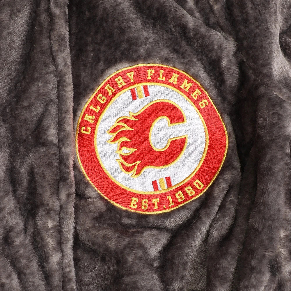 Robe en peluche rouge des Flames de Calgary