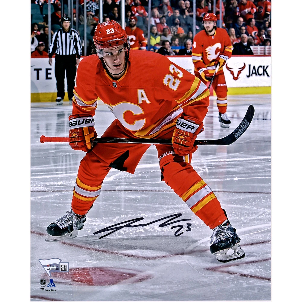 Sean Monahan Calgary Flames autographié 8 `` x 10 '' Photographie de face-à-face de maillot alternatif