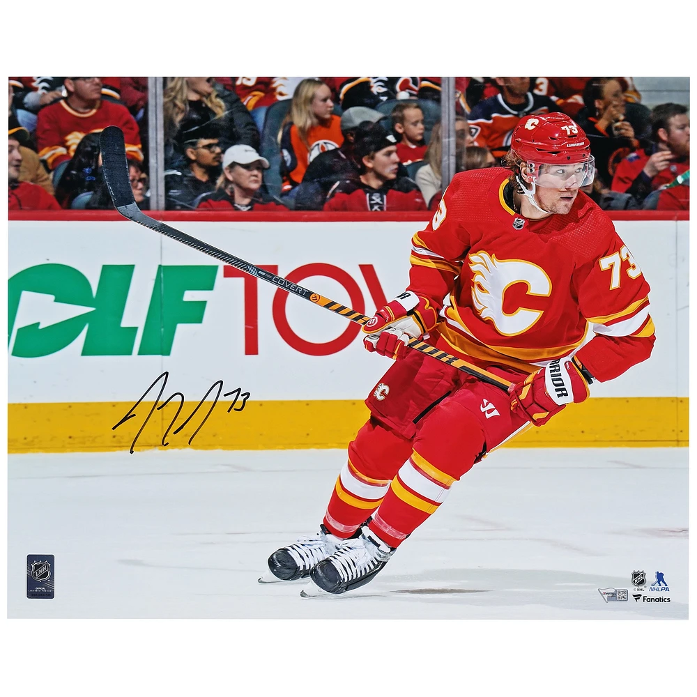 Tyler Toffoli Calgary Flames Autographié 16" x 20" Red Jersey Skating Photograph