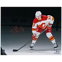 Tyler Toffoli Calgary Flames Autographié 16 "x 20" Blanc Jersey Spotlight Photographie