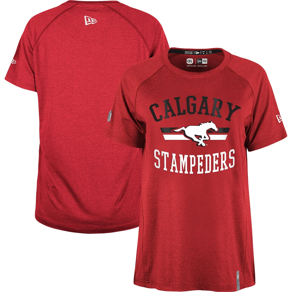 T-shirt raglan Performance pour femme, rouge, Calgary Stampeders Sideline Circuit de New Era