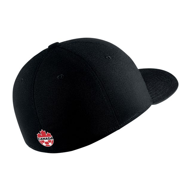 Nike noir Canada Soccer Team Swoosh Performance pour hommes - Casquette Flex Fit