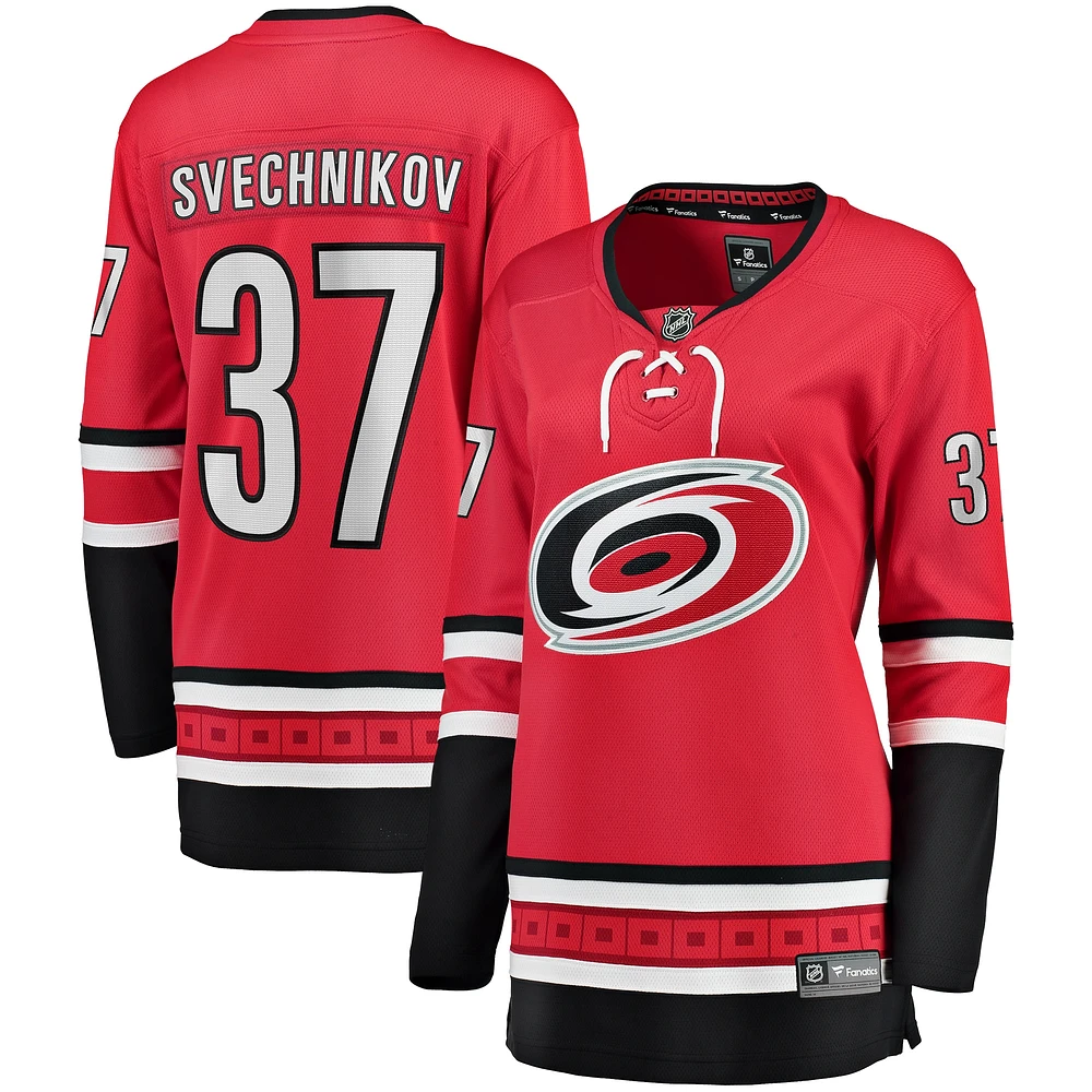 Maillot de joueur échappé alternatif des Hurricanes la Caroline Fanatics Andrei Svechnikov, rouge, pour femmes