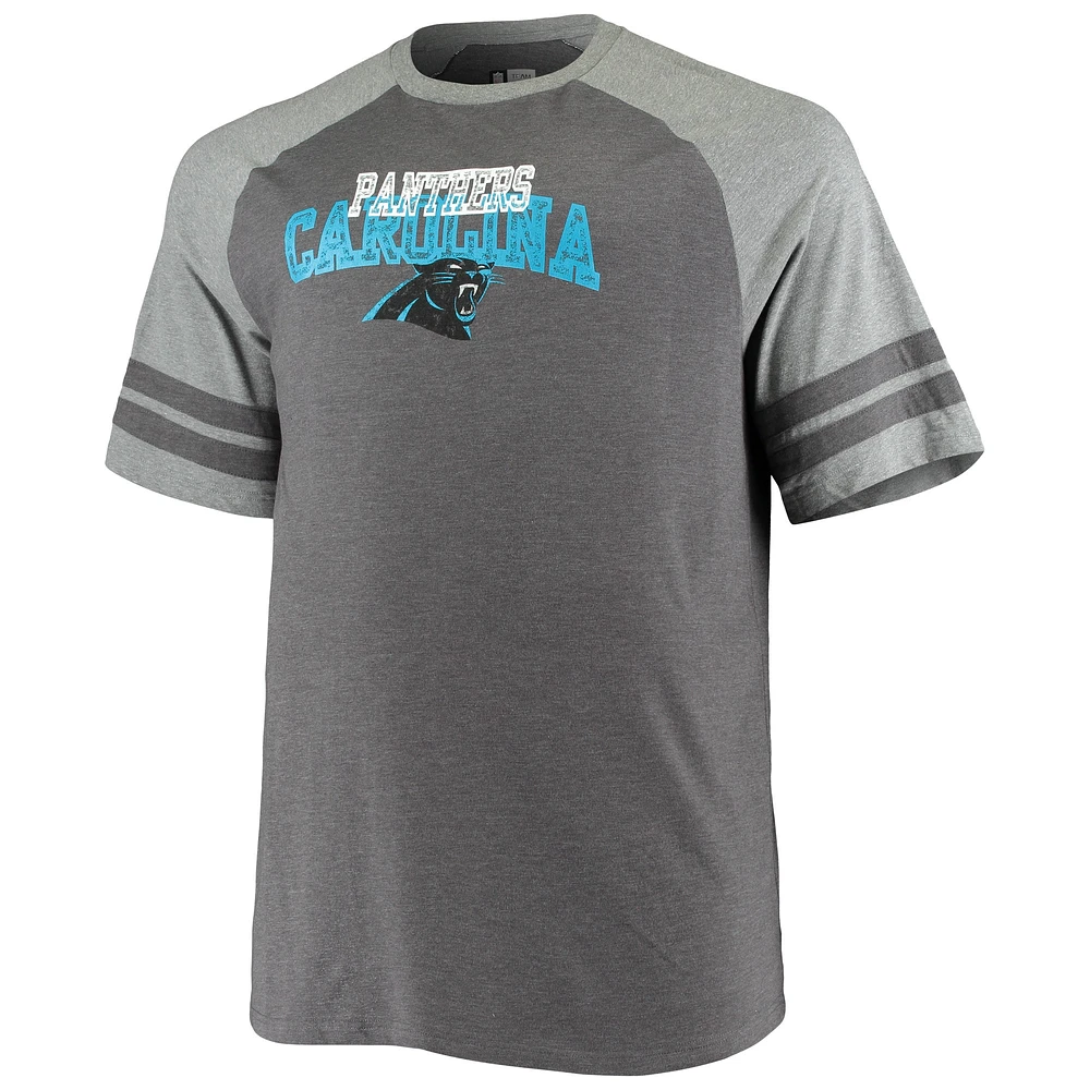 T-shirt raglan tri-blend à deux bandes pour hommes, couleur anthracite/gris chiné, de grande taille, des Carolina Panthers