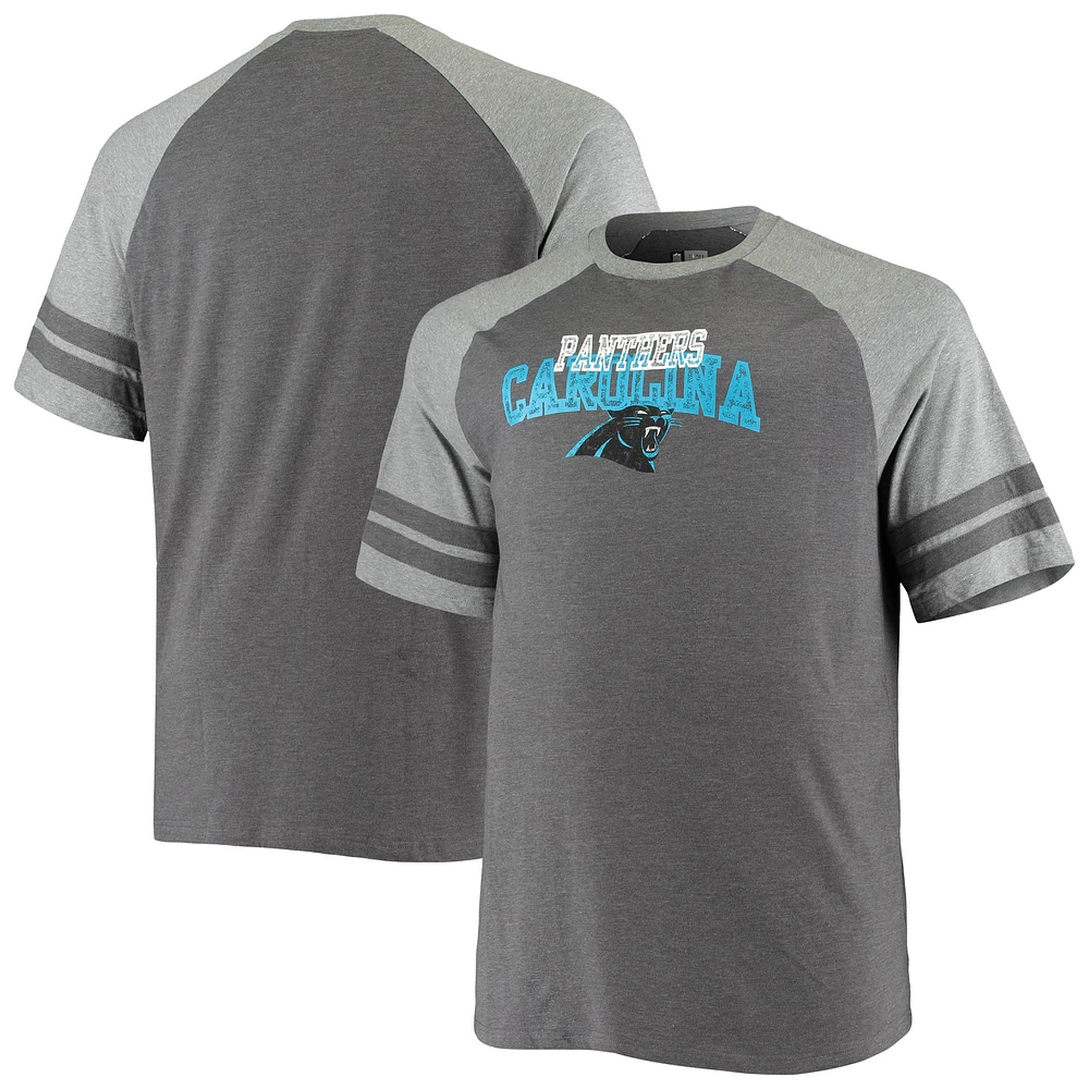 T-shirt raglan tri-blend à deux bandes pour hommes, couleur anthracite/gris chiné, de grande taille, des Carolina Panthers