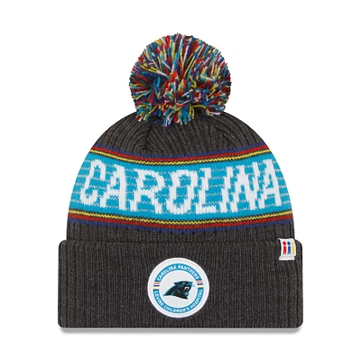 Bonnet en tricot à pompon New Era pour homme Heather Charcoal Carolina Panthers 2022 Greg Olsen x Atrium Health Levine Children's Hospital