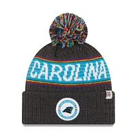 Bonnet en tricot à pompon New Era pour homme Heather Charcoal Carolina Panthers 2022 Greg Olsen x Atrium Health Levine Children's Hospital