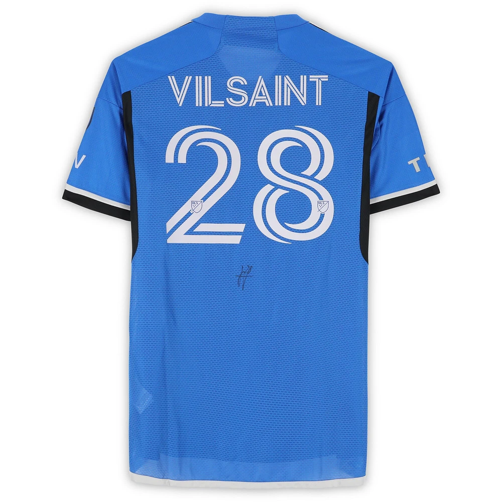 Maillot adidas bleu numéro 28 autographié par Jules-Anthony Vilsaint du CF Montréal pour la saison 2024 de la MLS - Taille M