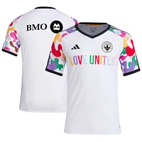 Haut d'avant-match Fierté Montréal 2023 CF adidas blanc pour homme