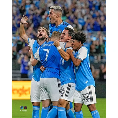 Photo de célébration la victoire du Charlotte FC sur penalty contre le Chelsea