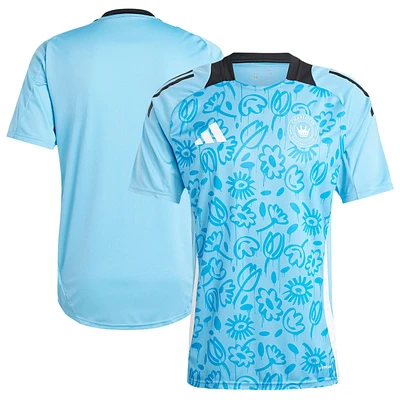 Haut d'avant-match adidas Charlotte FC 2024 One Planet bleu pour homme