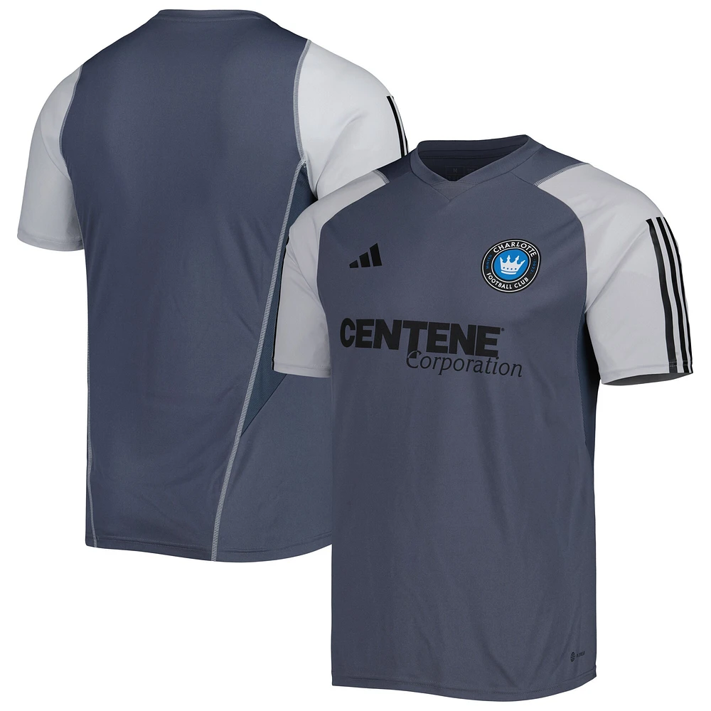 Maillot d'entraînement sur le terrain adidas Charlotte FC 2023 gris pour homme