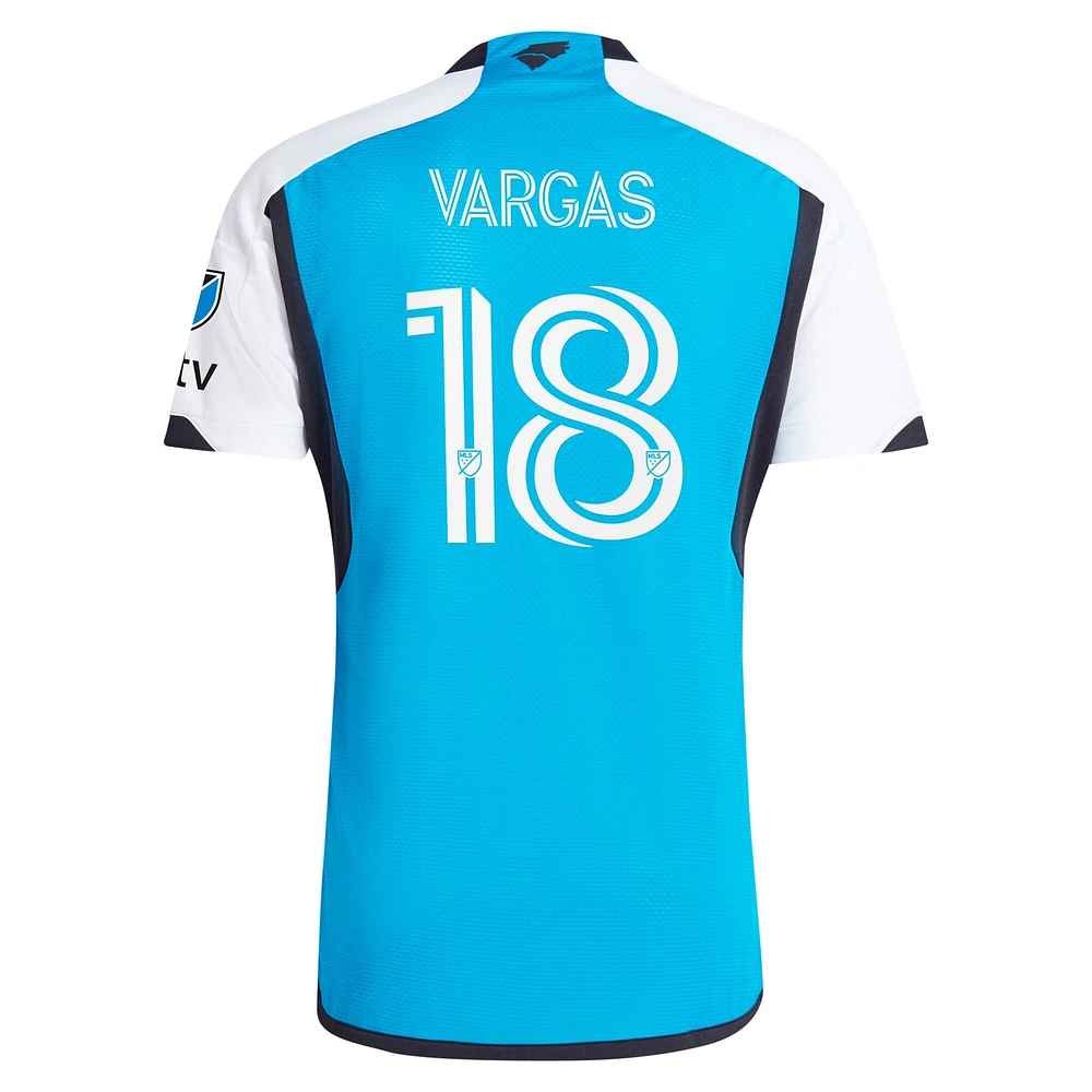 Kit adidas Kerwin Vargas Charlotte FC 2024 The Carolina pour homme : découvrez le maillot de joueur authentique