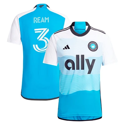 maillot de joueur réplique adidas Tim Ream Blue Charlotte FC 2024 The Carolina Kit pour homme : découvrez le