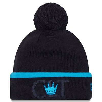 Bonnet en tricot à revers Charlotte FC Wordmark Kick Off pour homme avec pompon New Era