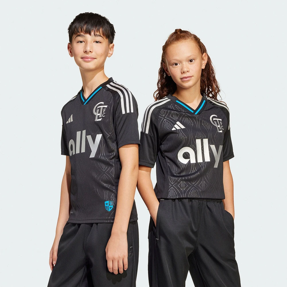 Maillot réplique du kit Fortress 2025 noir de Charlotte FC pour jeunes adidas
