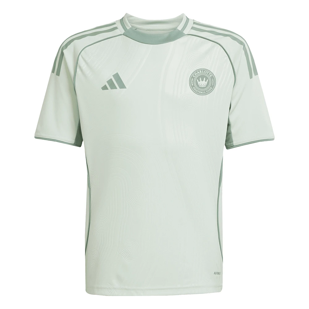 Haut d'avant-match adidas vert clair Charlotte FC 2025 One Planet pour jeunes