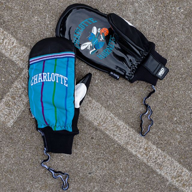 Mitaines de neige classiques Charlotte Hornets