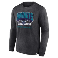 T-shirt à manches longues Fanatics Heather Charcoal Charlotte Hornets Front Court Press Snow Wash pour hommes