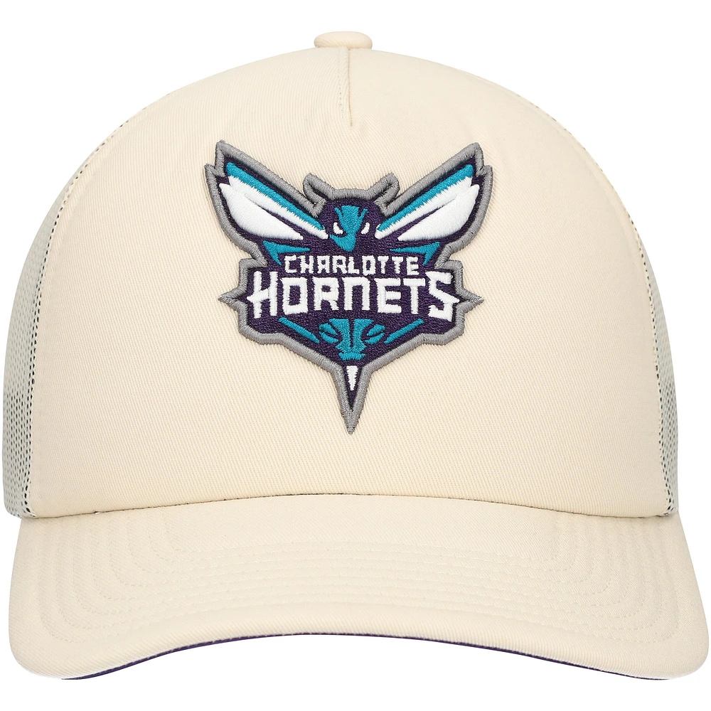 Casquette réglable crème Charlotte Hornets Trucker Mitchell & Ness pour hommes