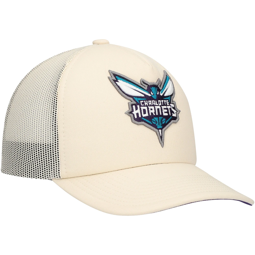 Casquette réglable crème Charlotte Hornets Trucker Mitchell & Ness pour hommes