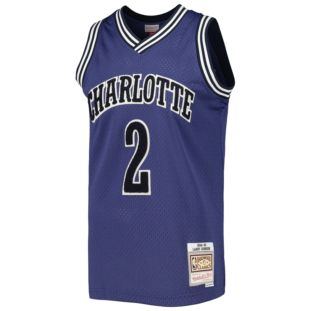 Maillot Swingman hors terrain pour hommes Mitchell & Ness Larry Johnson violet Charlotte Hornets 1994/95 Hardwood Classics