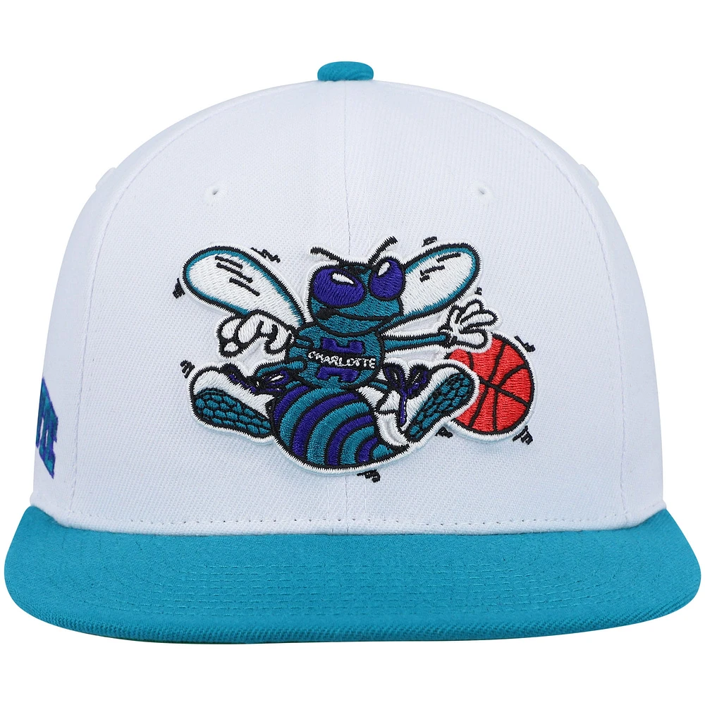 Men's Mitchell & Ness White/Teal Charlotte Hornets Hardwood Classics Snapback Hat