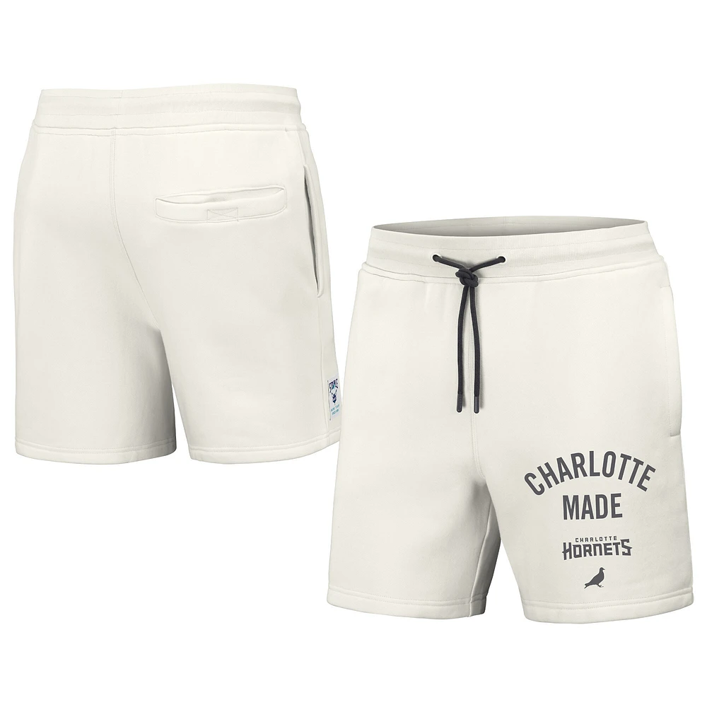 Short en polaire épais NBA x Staple Charlotte Hornets Pigeon pour hommes, crème