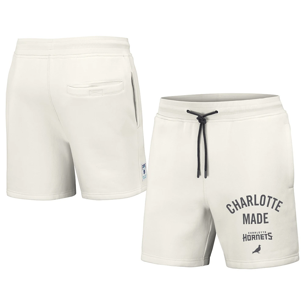 Short en polaire épais NBA x Staple Charlotte Hornets Pigeon pour hommes, crème