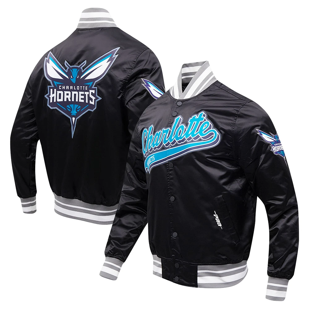 Veste universitaire en satin à boutons-pression complets Charlotte Hornets Script Tail Pro Standard pour hommes, noire