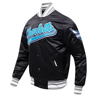 Veste universitaire en satin à boutons-pression complets Charlotte Hornets Script Tail Pro Standard pour hommes, noire