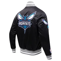 Veste universitaire en satin à boutons-pression complets Charlotte Hornets Script Tail Pro Standard pour hommes, noire