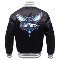 Veste universitaire en satin à boutons-pression complets Charlotte Hornets Script Tail Pro Standard pour hommes, noire