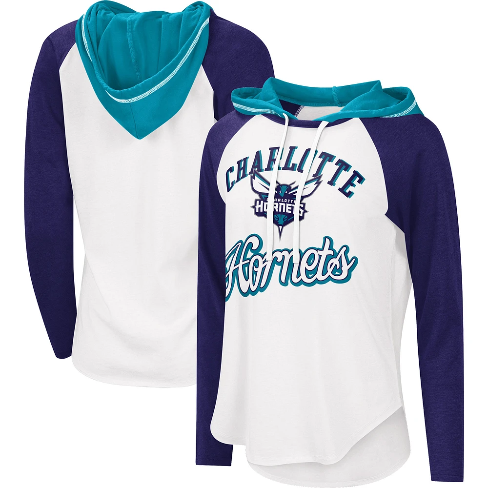 T-shirt à manches longues pour femme G-III 4Her by Carl Banks Blanc Charlotte Hornets MVP Raglan Hoodie