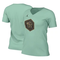 T-shirt essentiel à encolure en V Nike Mint Charlotte Hornets 2022/23 City Edition pour Femme