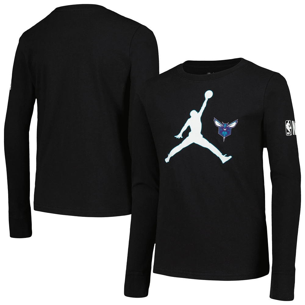 T-shirt à manches longues noir Charlotte Hornets Swoosh Jordan Brand pour jeunes