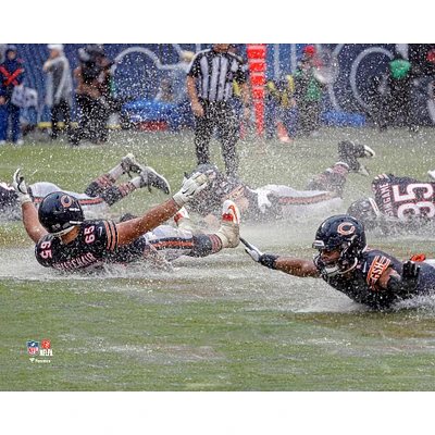 Photographie non signée des Bears de Chicago célébrant leur victoire sous la pluie