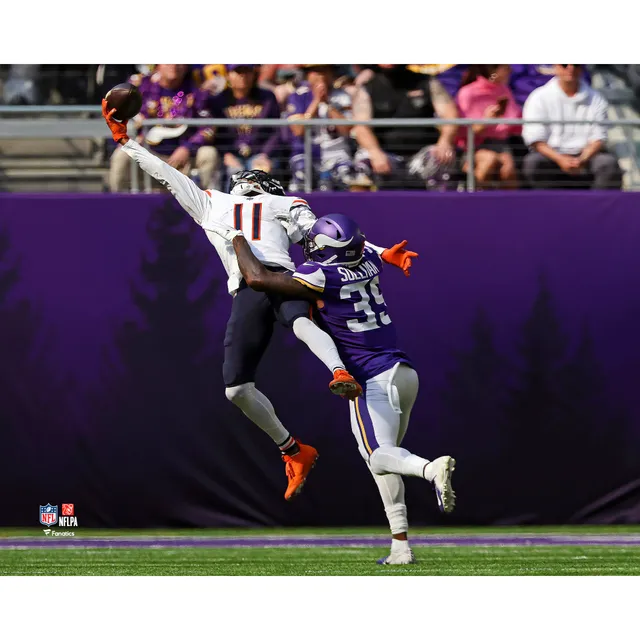 Lids Darnell Mooney Chicago Bears Fanatics Authentic Unsigned Makes a  One-Handed Catch Photograph