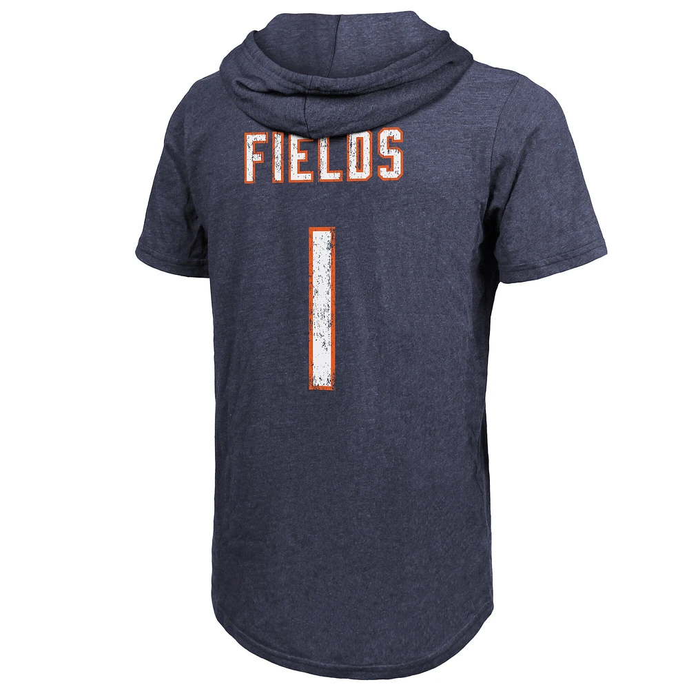 T-shirt à capuche coupe slim en trois mélanges pour hommes, Majestic Threads Justin Fields, Chicago Bears, nom et numéro du joueur, bleu marine