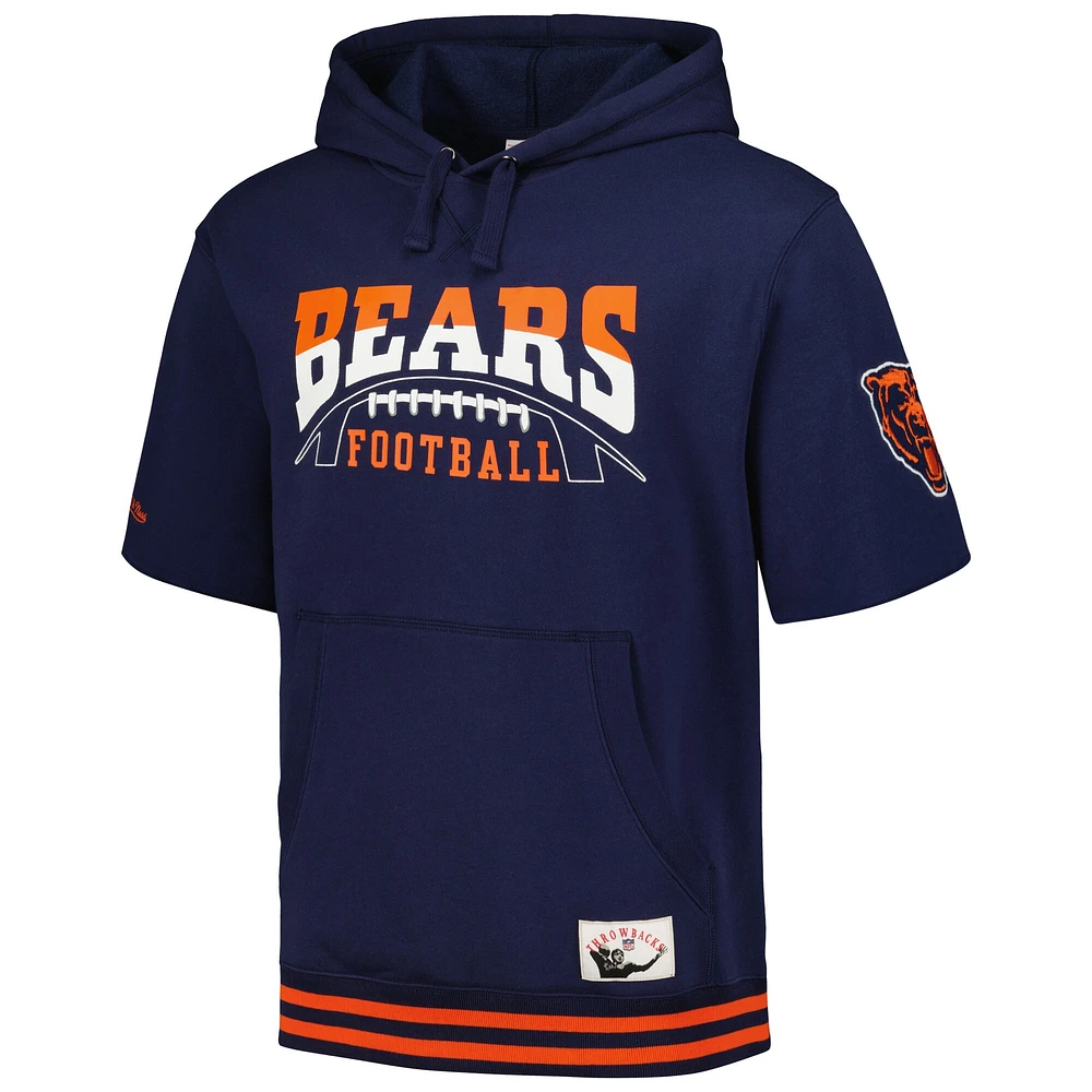 Sweat à capuche manches courtes pour hommes Mitchell & Ness bleu marine Chicago Bears Pre-Game