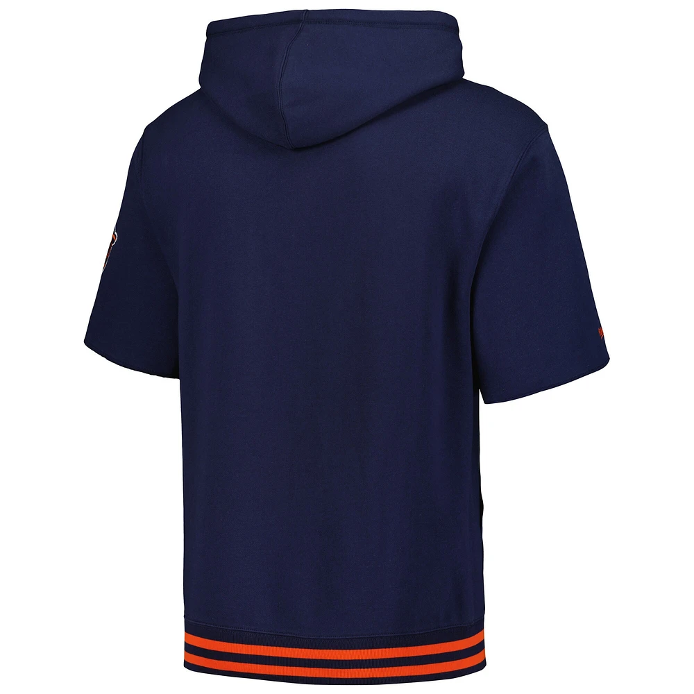 Sweat à capuche manches courtes pour hommes Mitchell & Ness bleu marine Chicago Bears Pre-Game