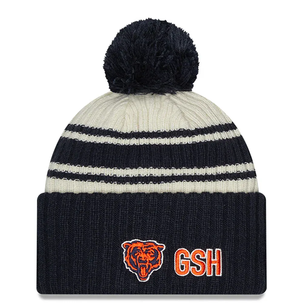 Chicago Bears 2022 Sideline pour homme New Era crème/bleu marine - Tuque en tricot à revers sport avec pompons