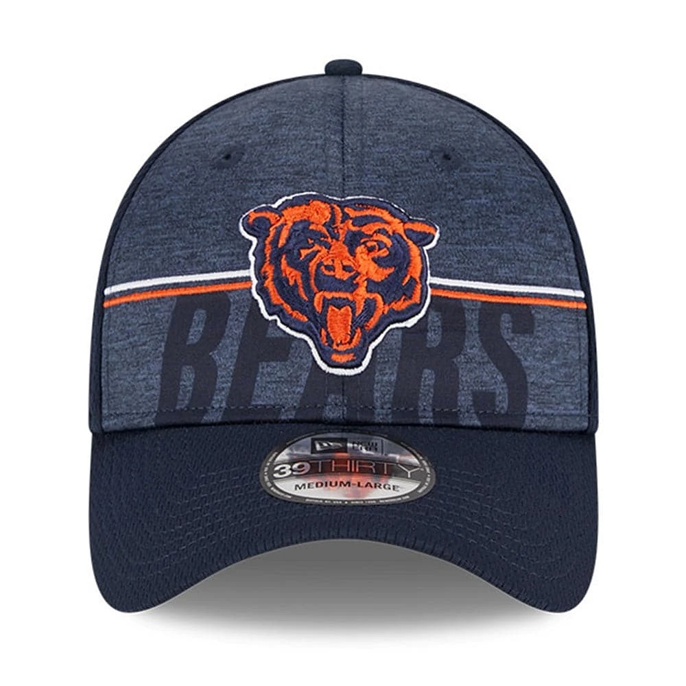 Casquette Flex Fit Chicago Bears 2023 NFL Training Camp Alternate Logo 39THIRTY New Era pour homme, bleu marine