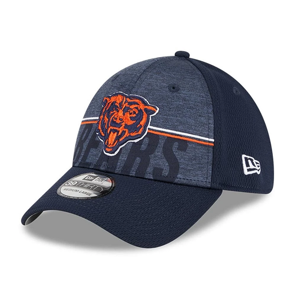 Casquette Flex Fit Chicago Bears 2023 NFL Training Camp Alternate Logo 39THIRTY New Era pour homme, bleu marine