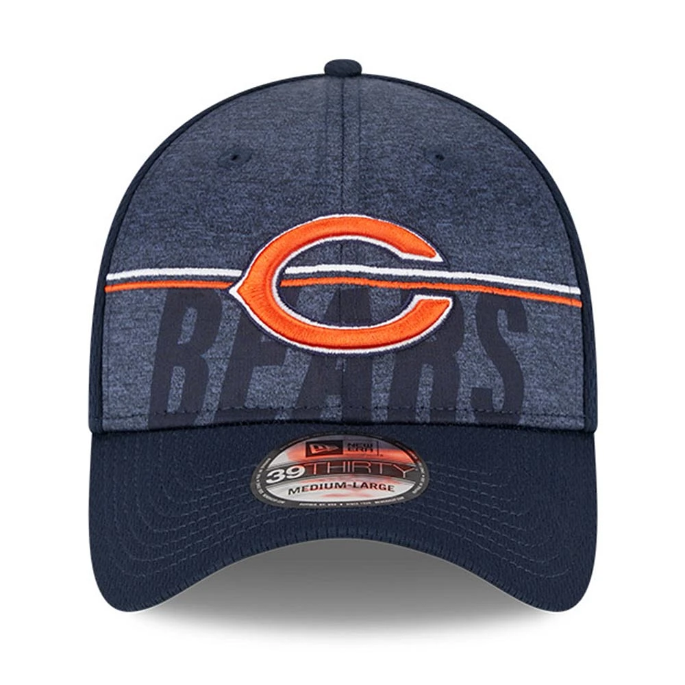 Casquette Flex Fit Chicago Bears 2023 NFL Training Camp Primary Logo 39THIRTY New Era pour homme, bleu marine