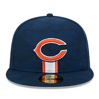Casquette ajustée 59FIFTY New Era pour hommes des Chicago Bears 2024 Sideline bleu marine