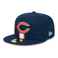 Casquette ajustée 59FIFTY New Era pour hommes des Chicago Bears 2024 Sideline bleu marine