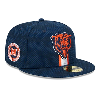 Casquette ajustée 59FIFTY New Era pour hommes des Chicago Bears 2024 Sideline bleu marine